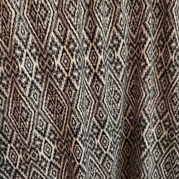 Black and Cream Muk Luks Maxi Skirt- Size Medium, - Picture 2 of 4